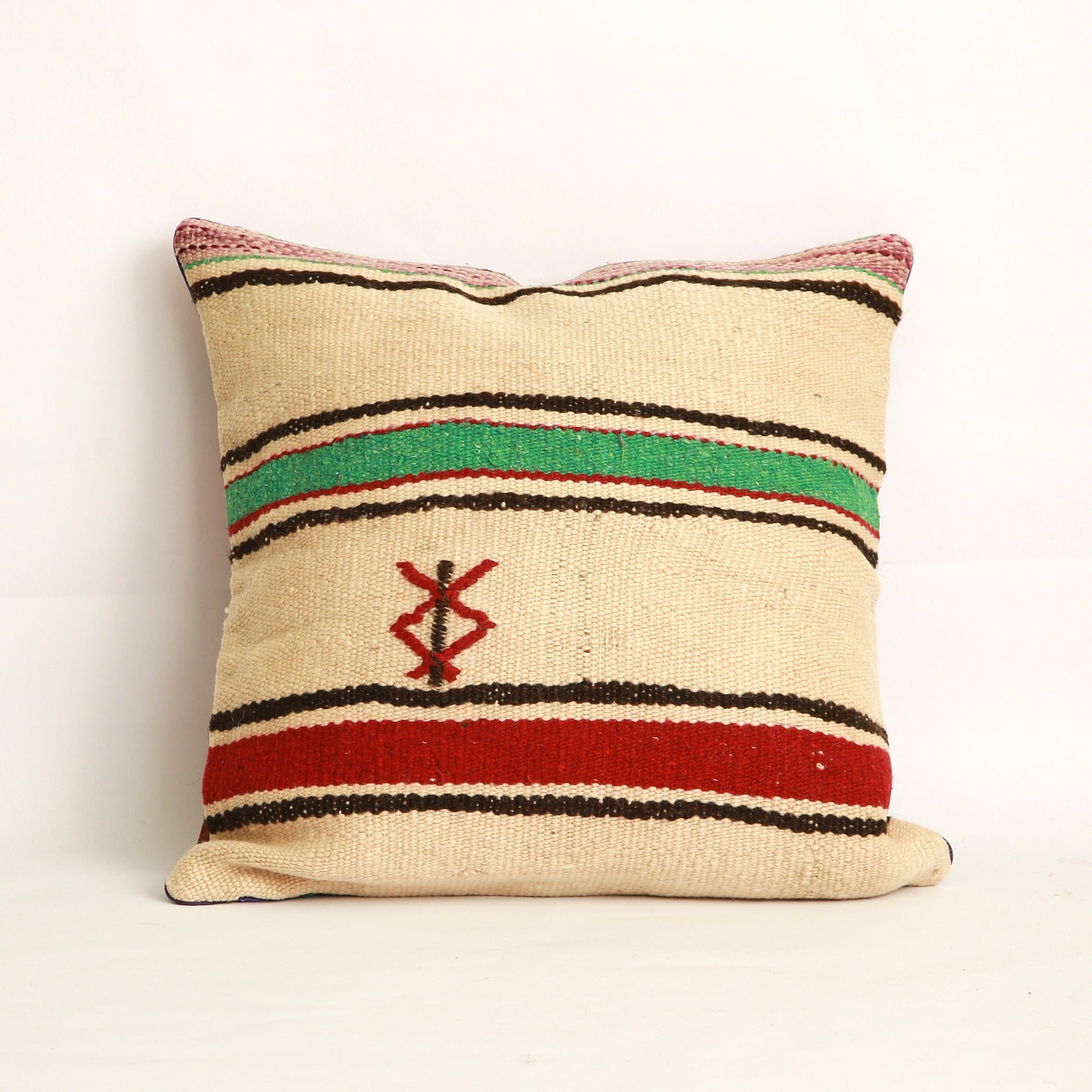 Cuscino realizzato con due tessuti diversi, uno da ogni lato, da questo lato appare  una coperta in lana vintage a righe  nere verde acqua e bordeaux con un simbolo Amazigh (berbero) ricamato a mano