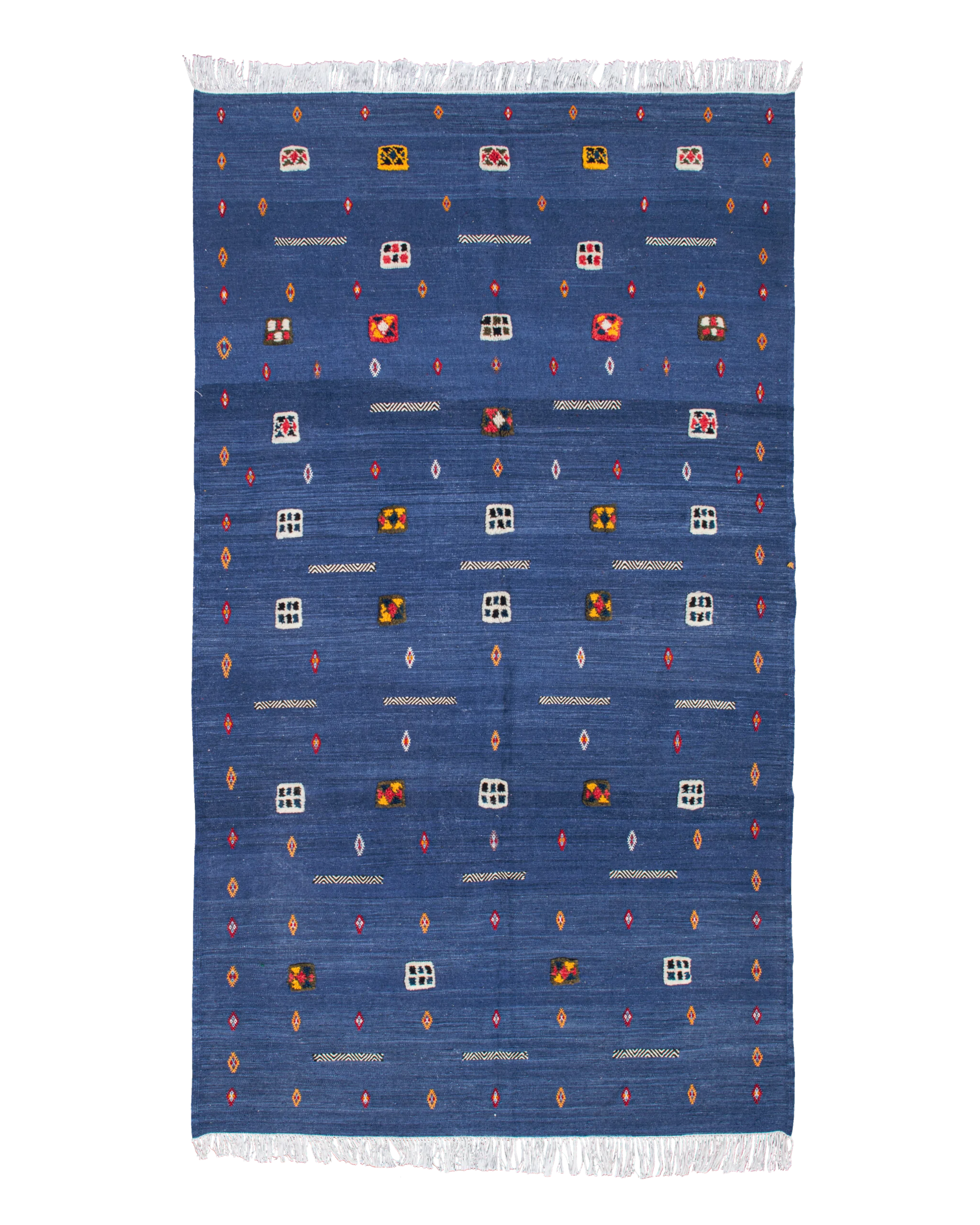 Tappeto kilim blu Kharita 263×151 cm in pura lana con piccoli simboli berberi colorati