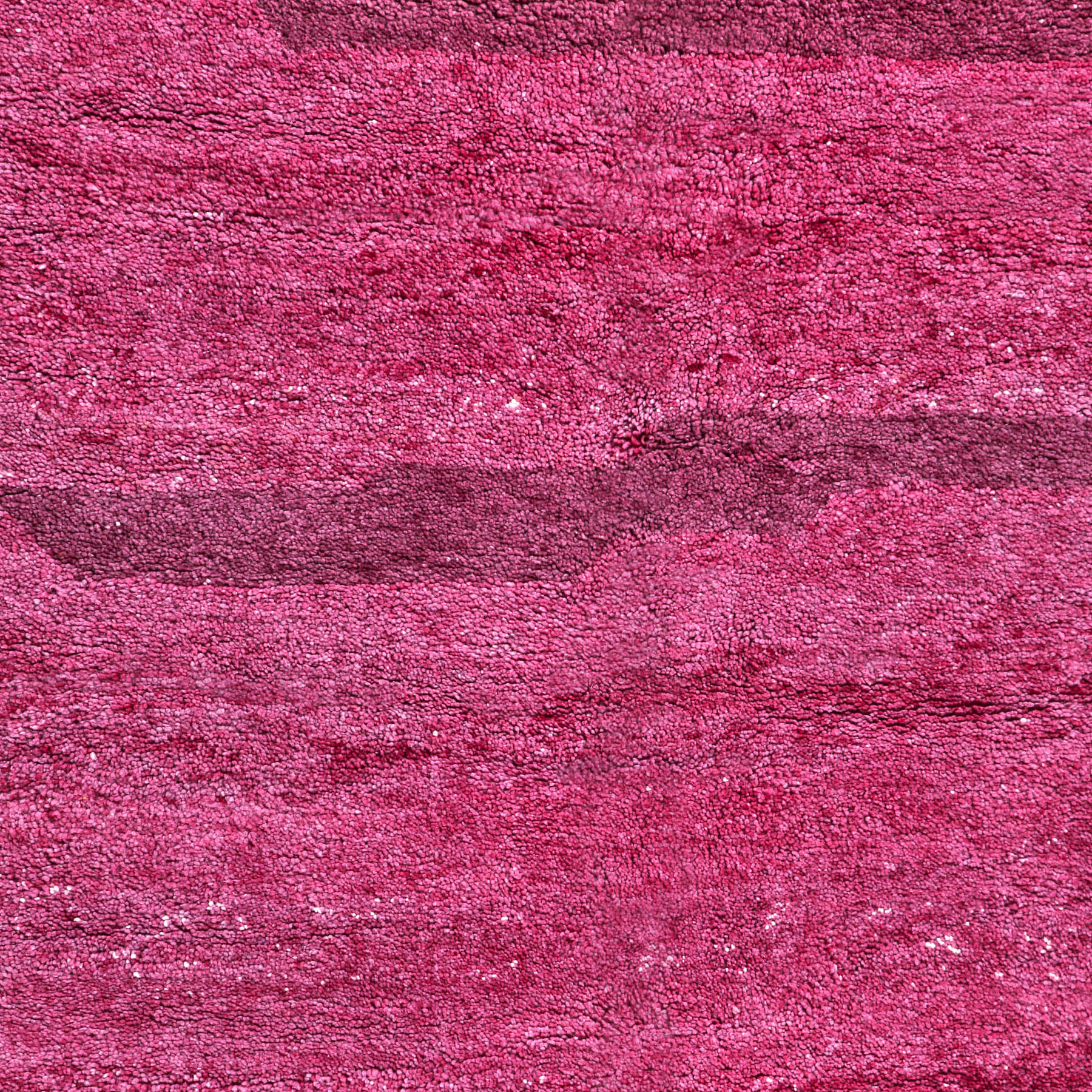 dettaglio delle sfumature colore bordeaux di un tappeto marocchino beni ourain realizzato a mano 