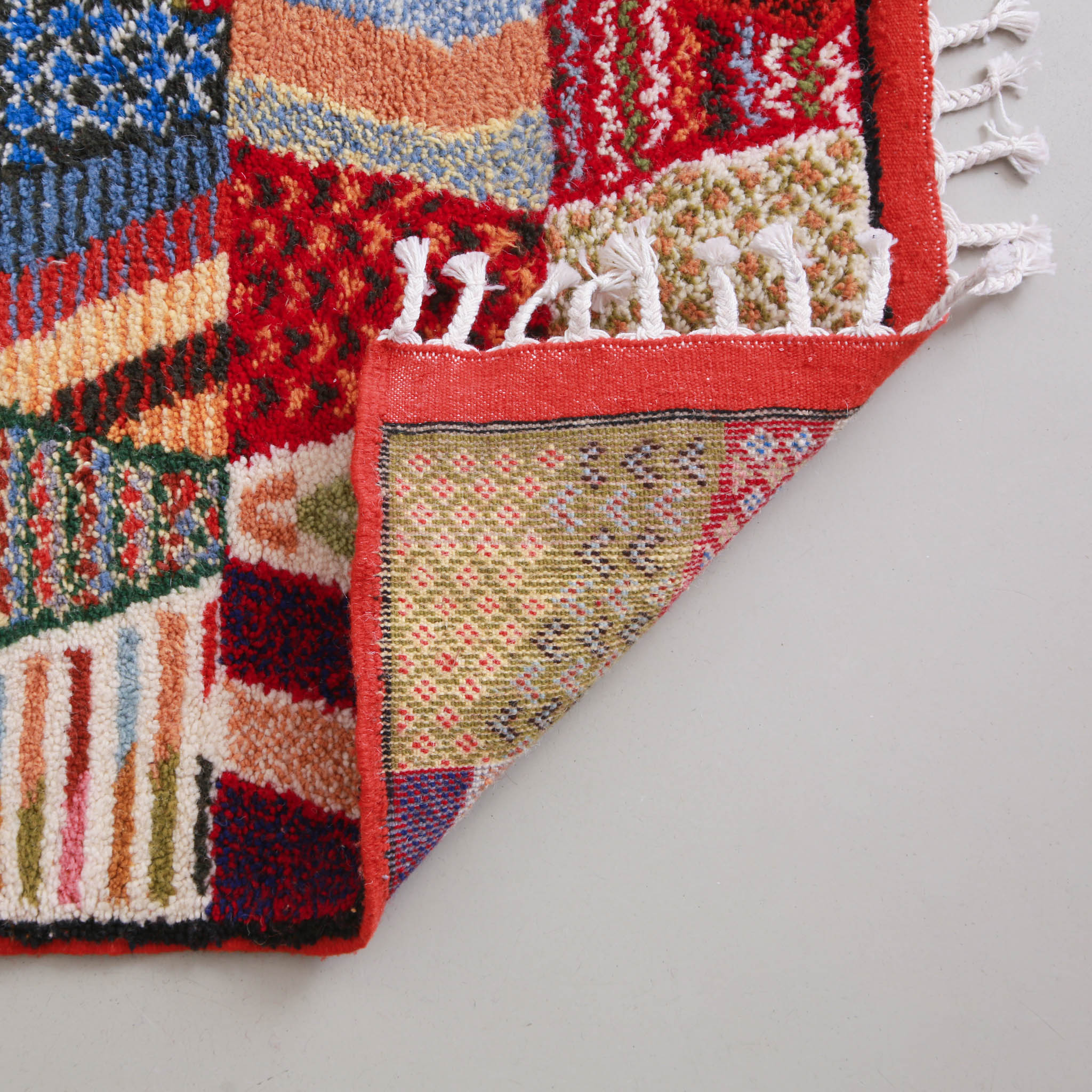 retro di un tappeto di taznakht rettangolare in lana con un design astratto multicolore