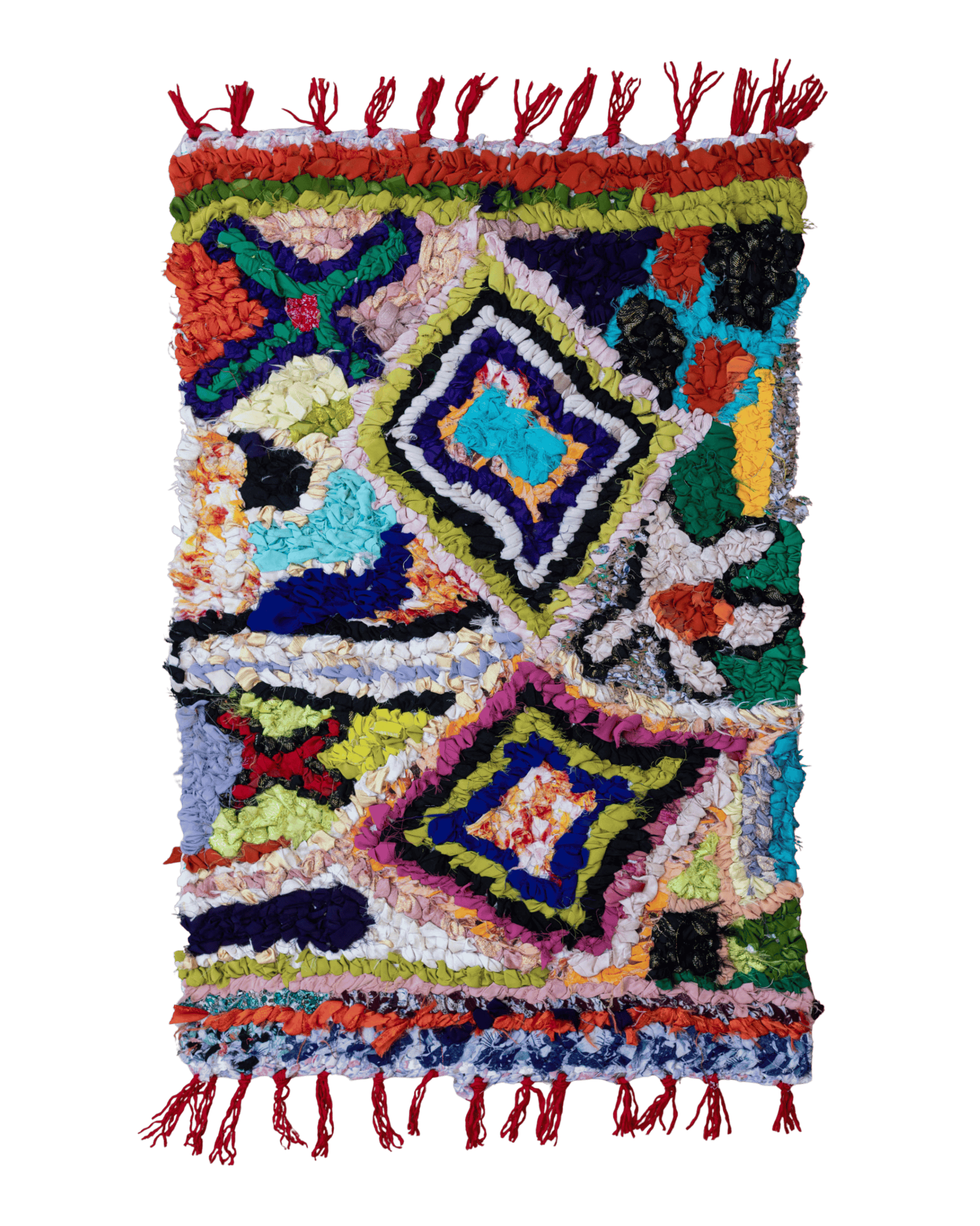 Piccolo tappeto in strisce di tessuto riciclate dalla fantasia astratta coloratissima con rombi, righe, fiori stilizzati