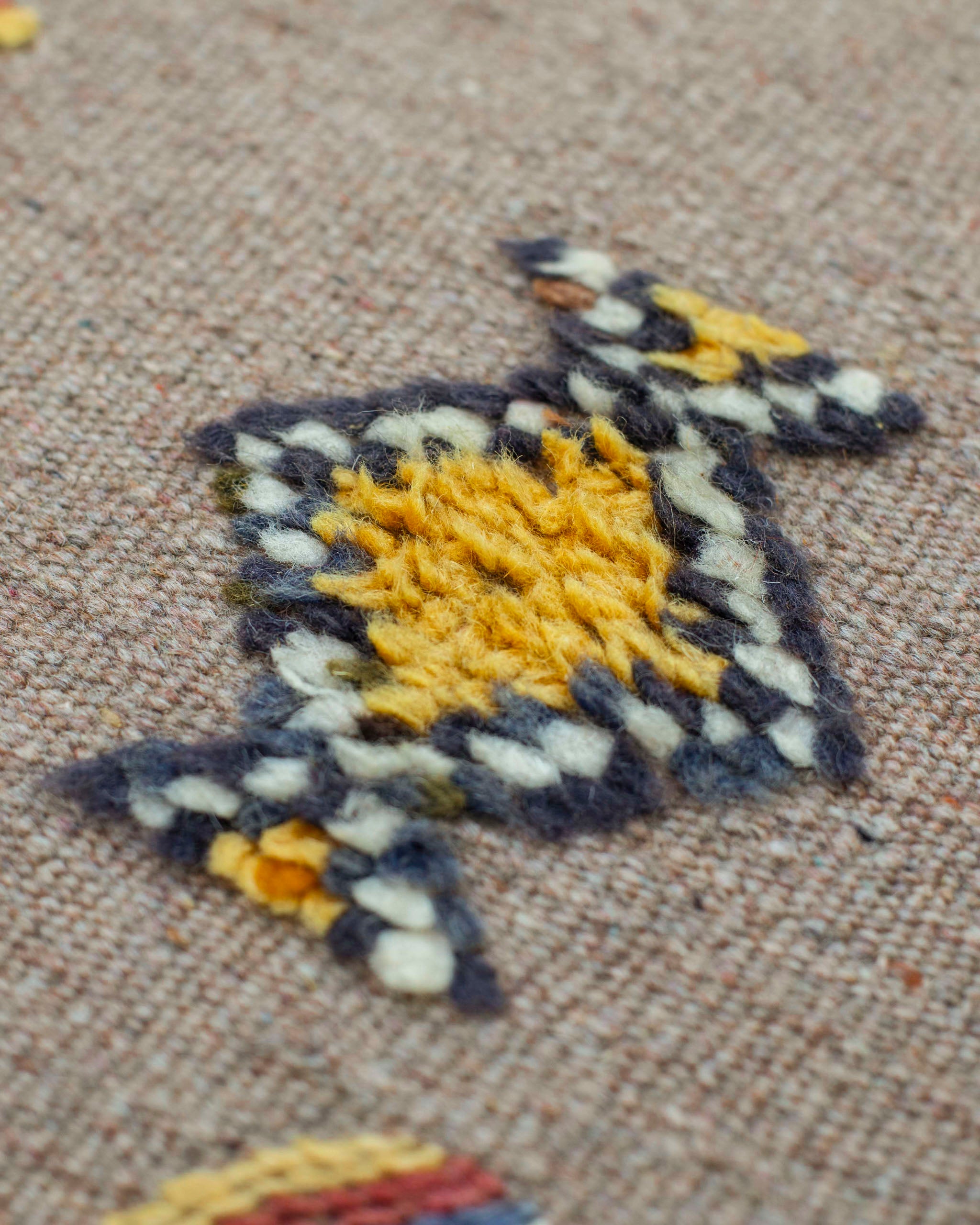 Dettaglio di un simbolo berbero ricamato