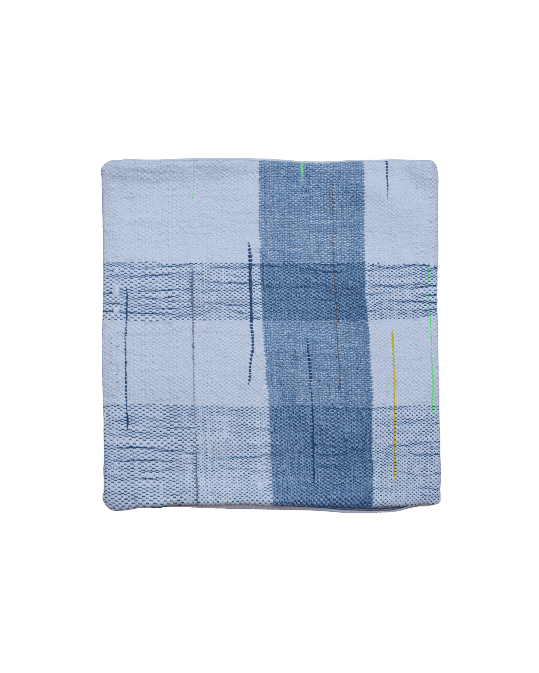 Cuscino d'arredo in tessuto grezzo a linee e quadri blu, azzurro e bianco, con righe sottili sparse in blu, grigio, giallo, verde, rosso