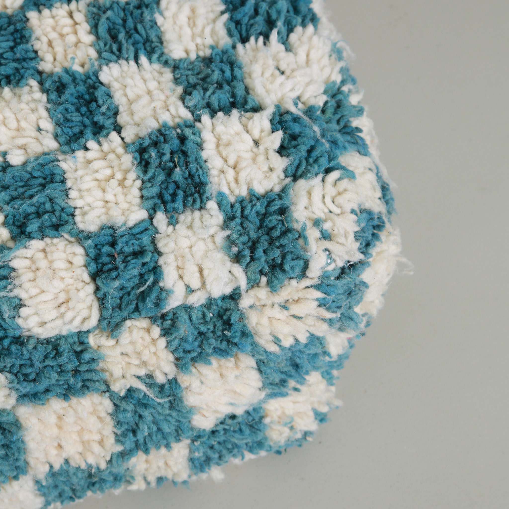 Pouf a scacchi blu turchese