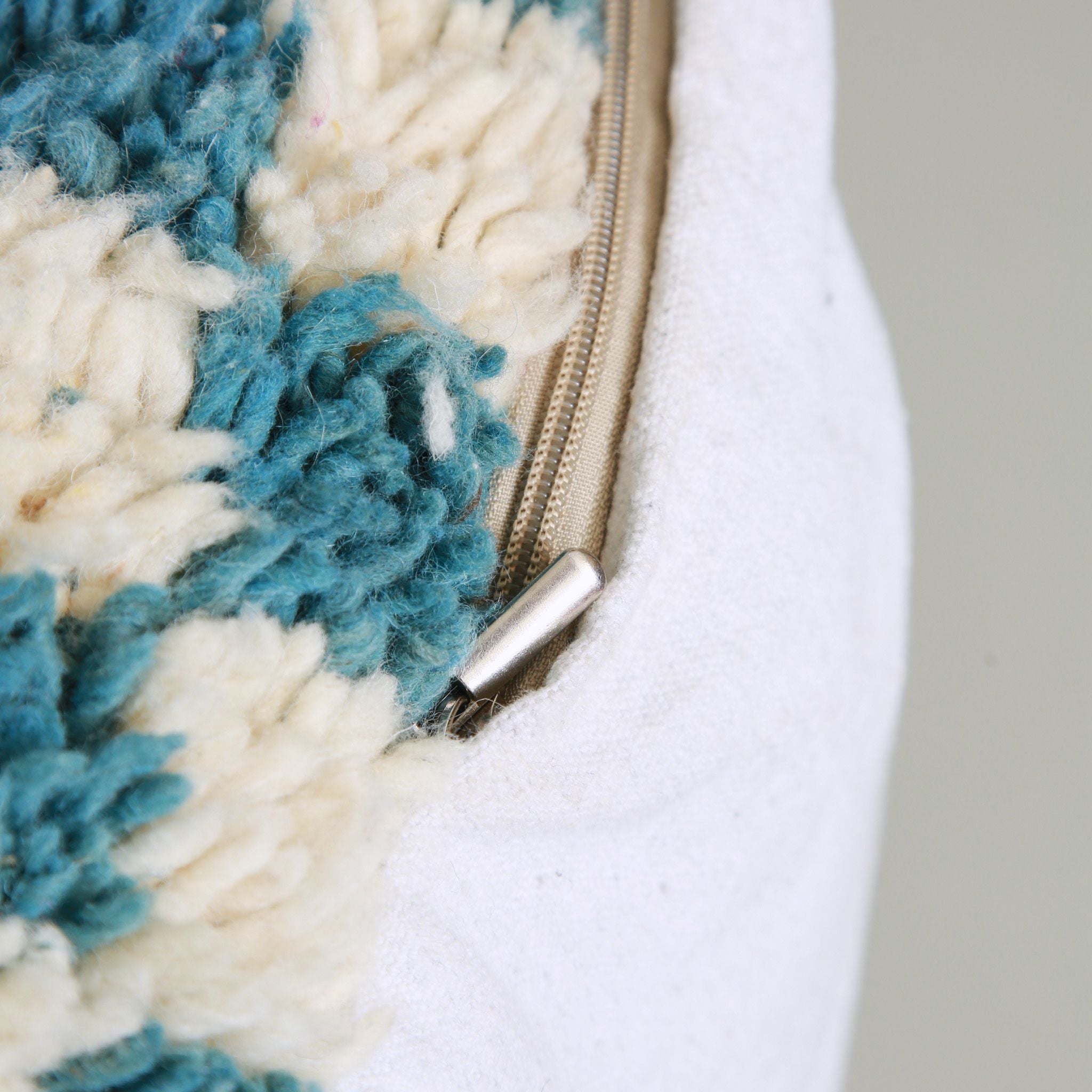 Pouf a scacchi blu turchese