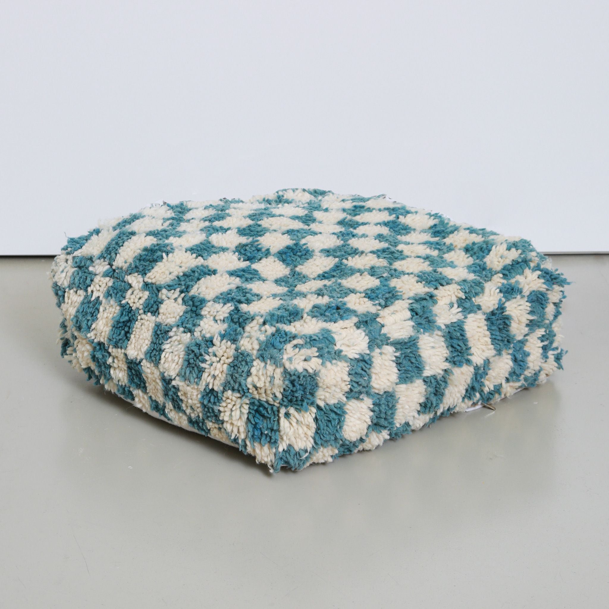 Pouf a scacchi blu turchese