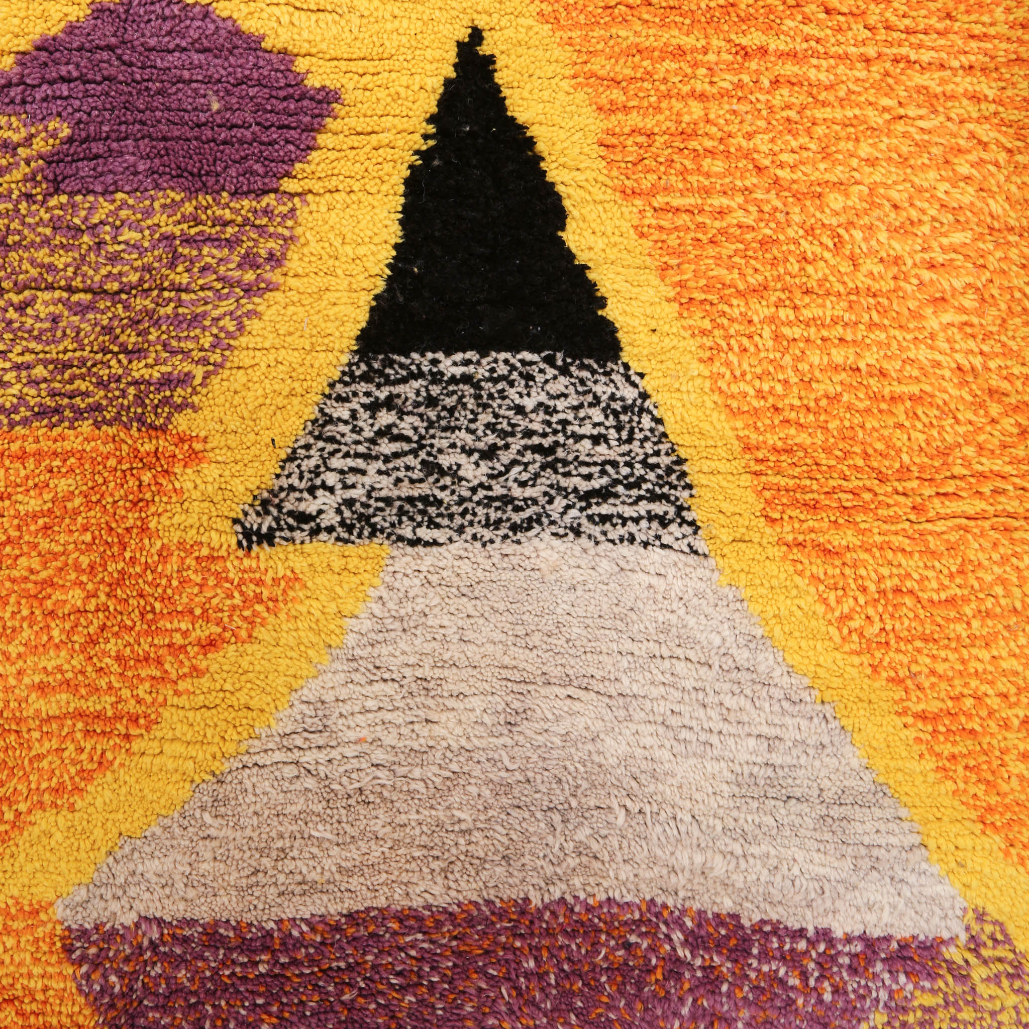 dettaglio di una figura astratta di un tappeto azilal