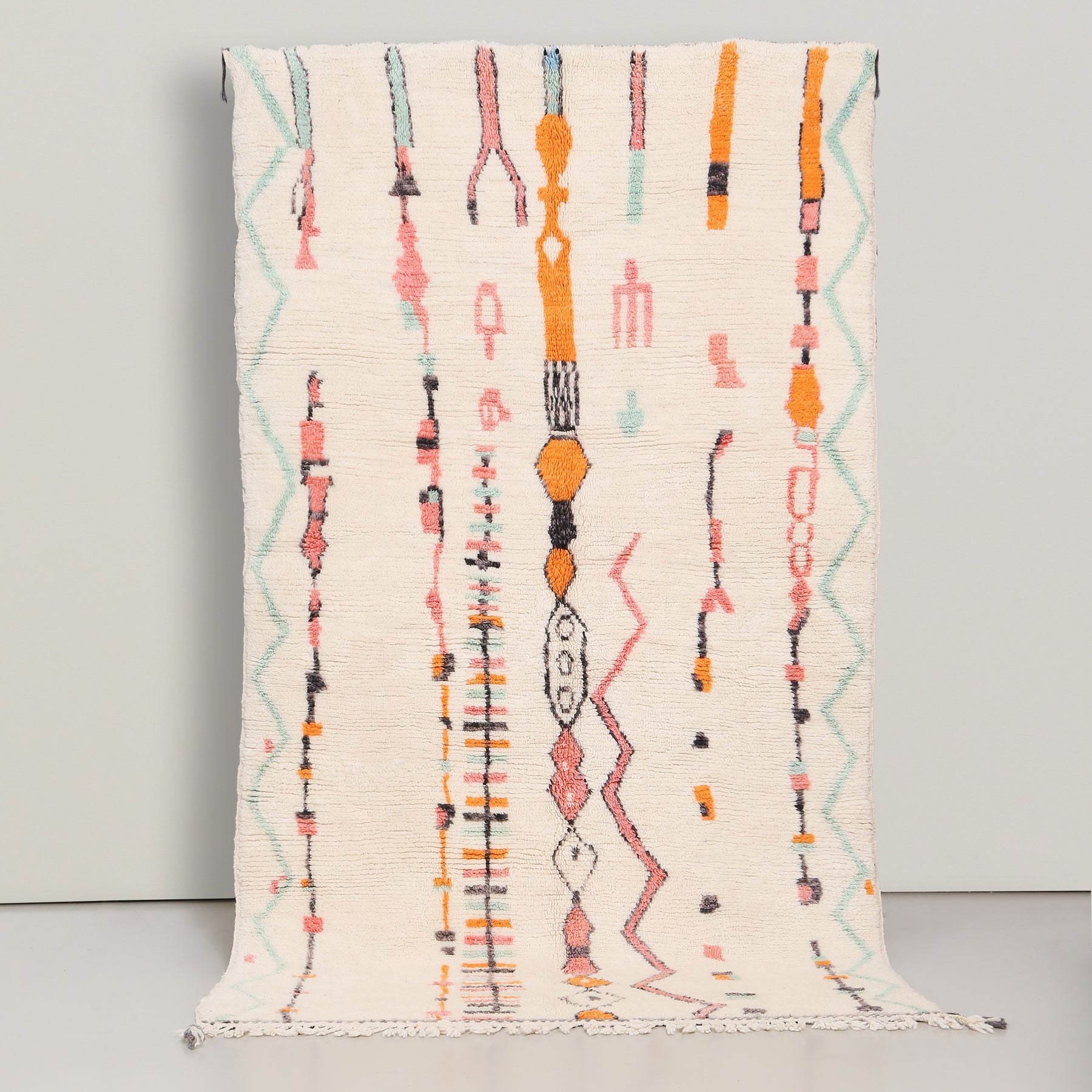Tappeto azilal in lana naturale annodata con disegni astratti con i colori pastello azzurro,arancione,rosa