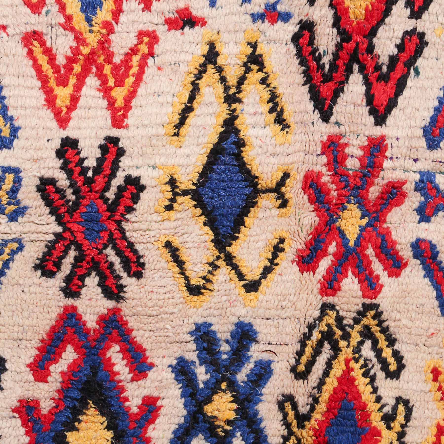 dettaglio dei simboli presenti su un tappeto azilal vintage