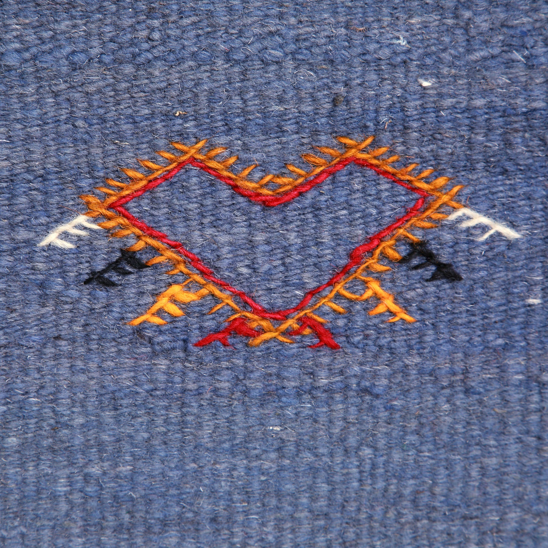 simbolo amazigh tradizione presente su un tappeto marocchino akhnif