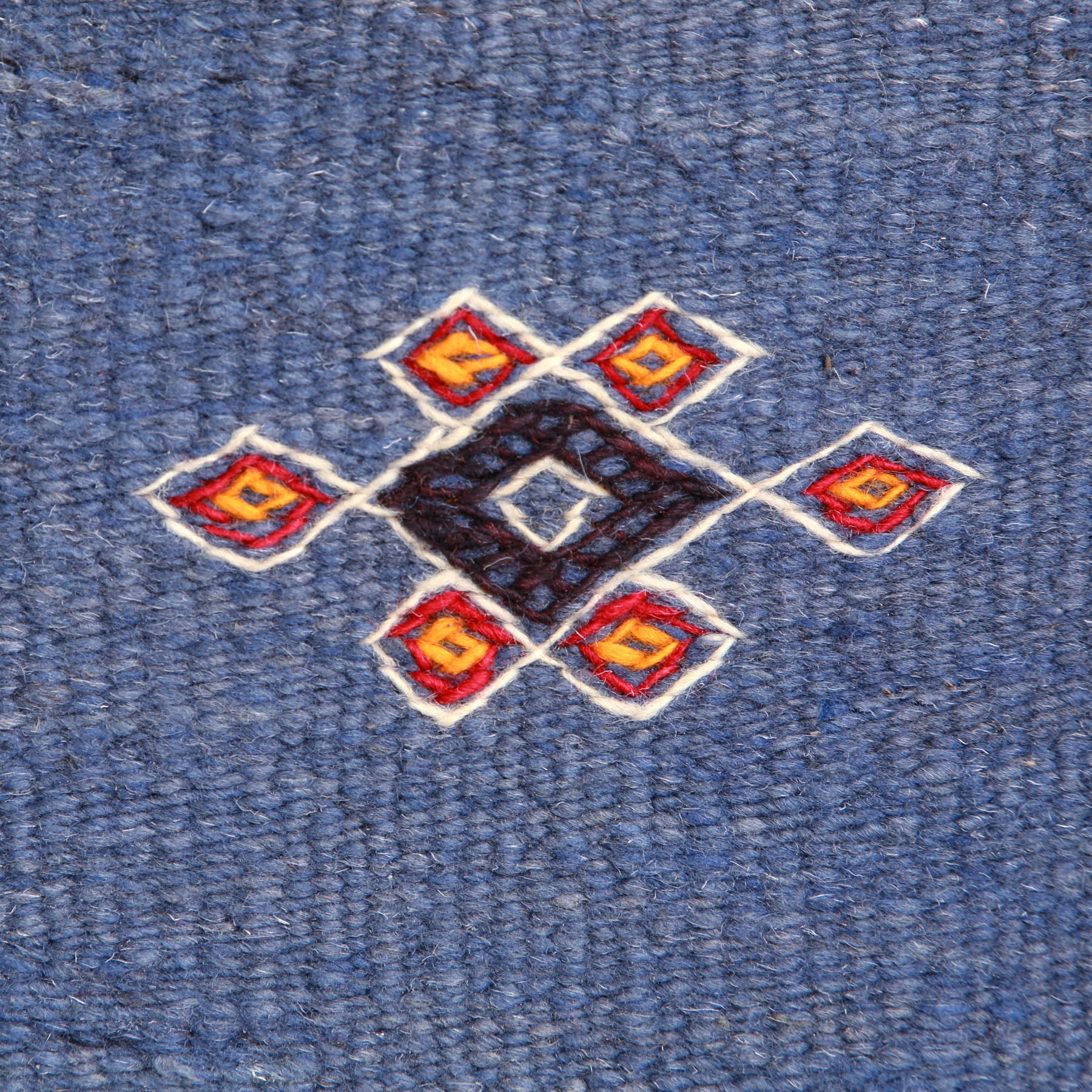 dettaglio di un simbolo berbero amazigh di un tappeto marocchino berbero akhnif
