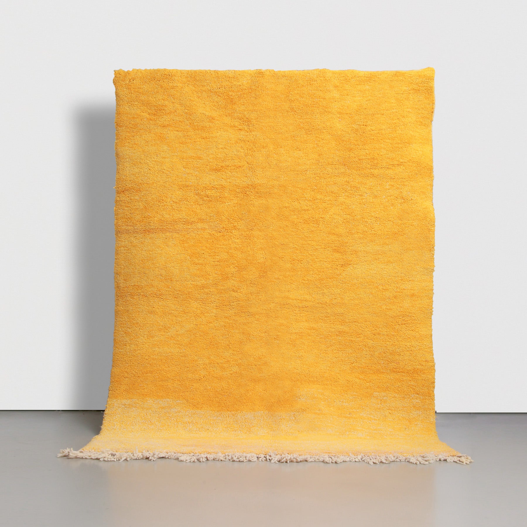 tappeto beni ourain realizzato a mano annodando lana di diverse sfumature di giallo pastello