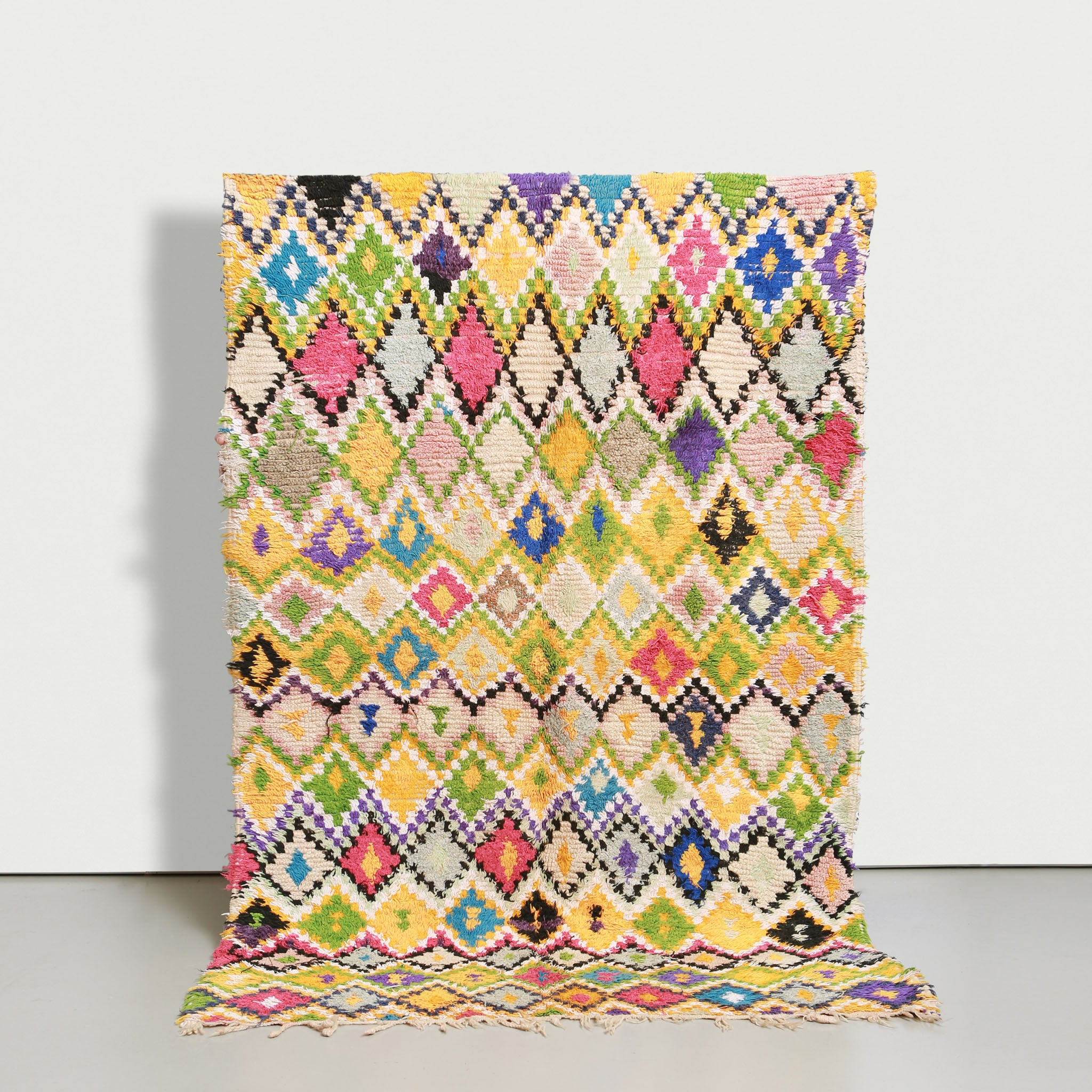 Tappeto vintage Marmoucha multicolore con motivi geometrici a rombi in lana naturale, perfetto per soggiorno moderno