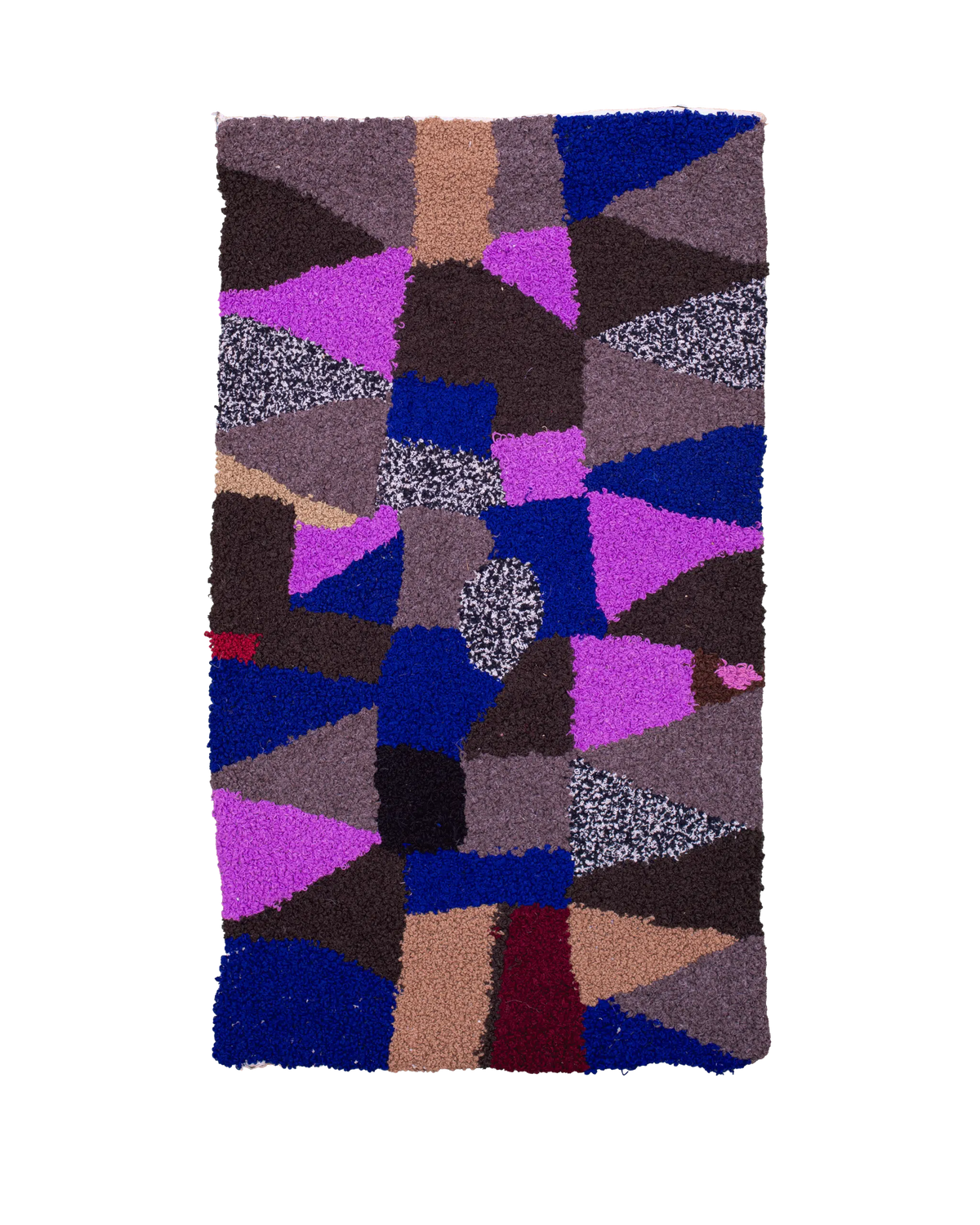 Piccolo tappeto in punch needle Zindekh 80×45 cm con design geometrico astratto in blu, viola, nero e rosa