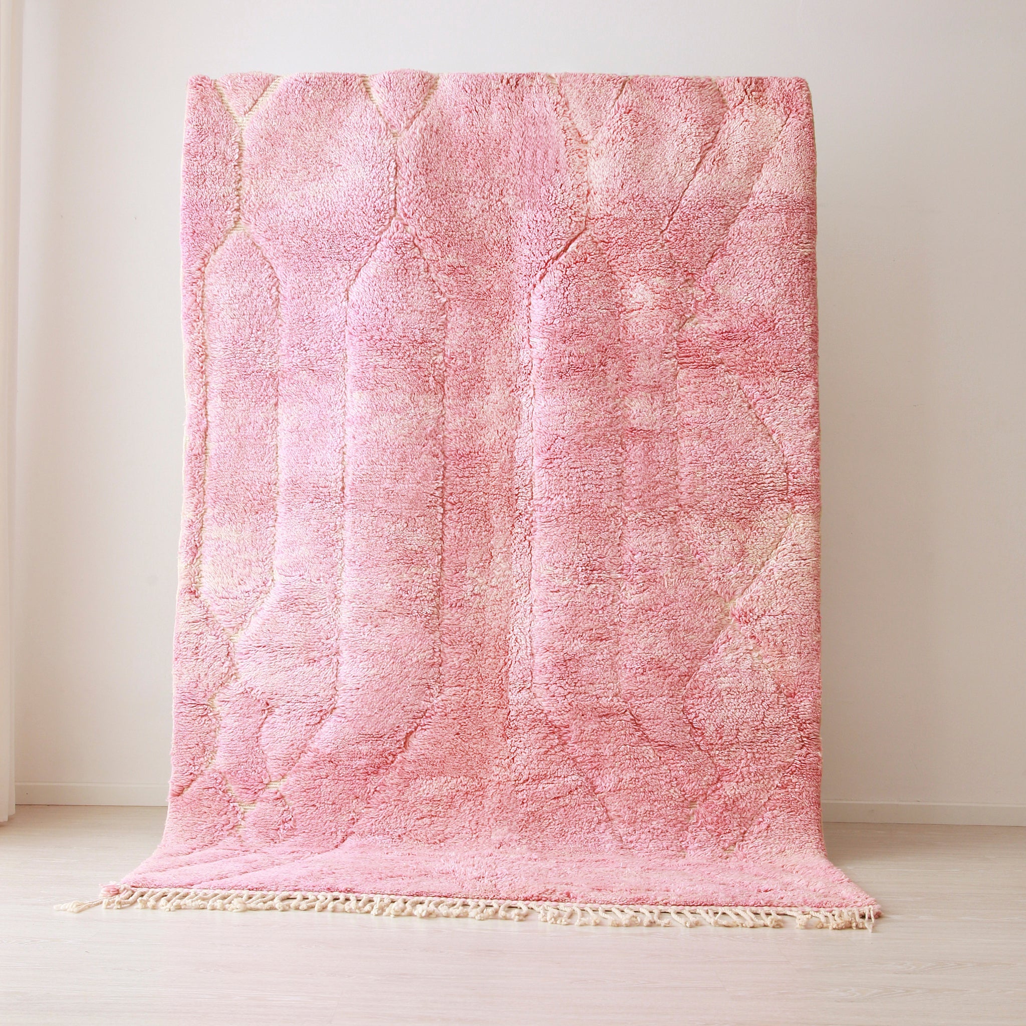 Tappeto beni mrirt appeso realizzato a mano con lana tinta di rosa