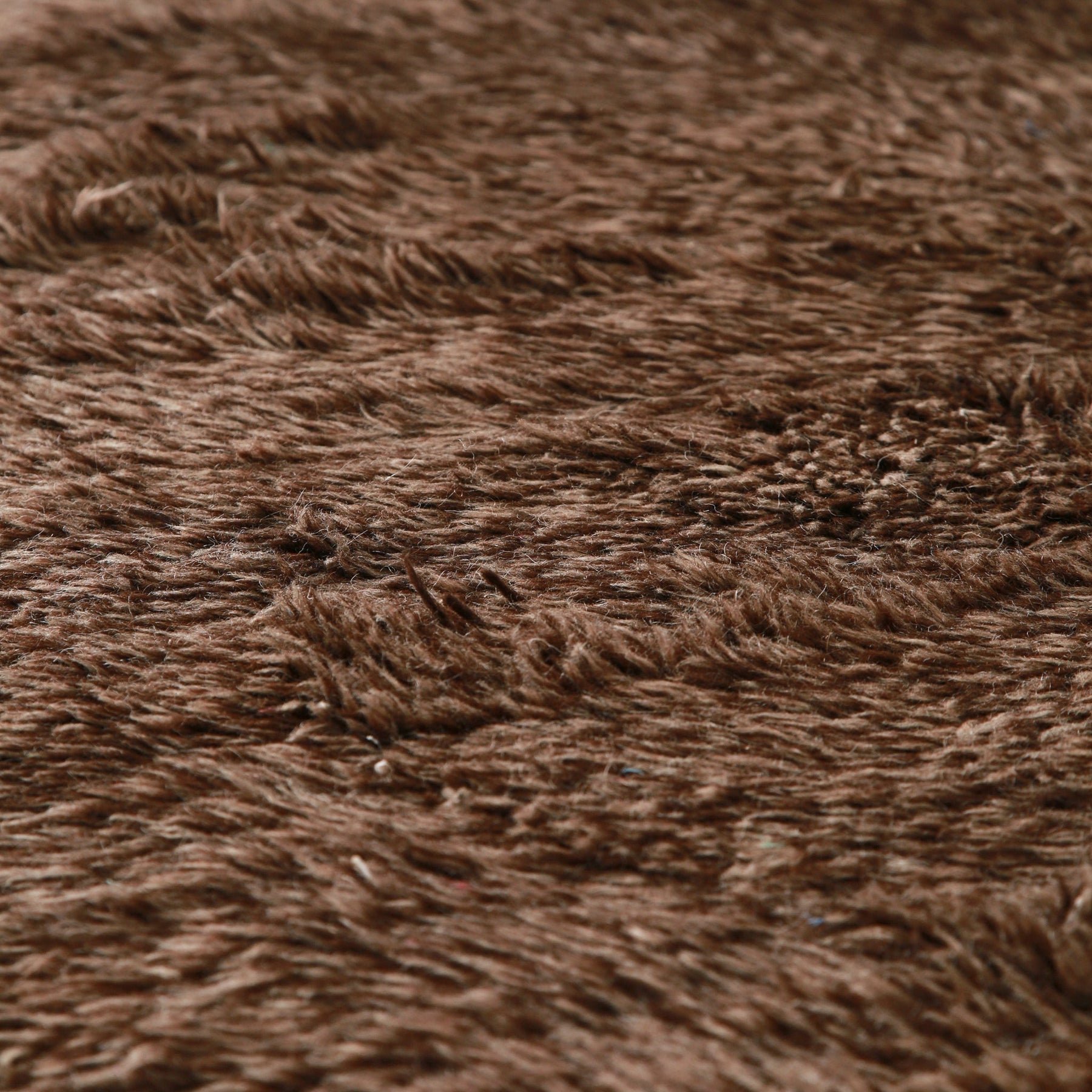 dettaglio della lana di colore marrone non tinta del tappeto