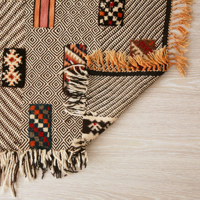 tappeto zanafi glaouoi a tessitura piatta con tre differenti tecniche di tessitura dettaglio di un angolo 