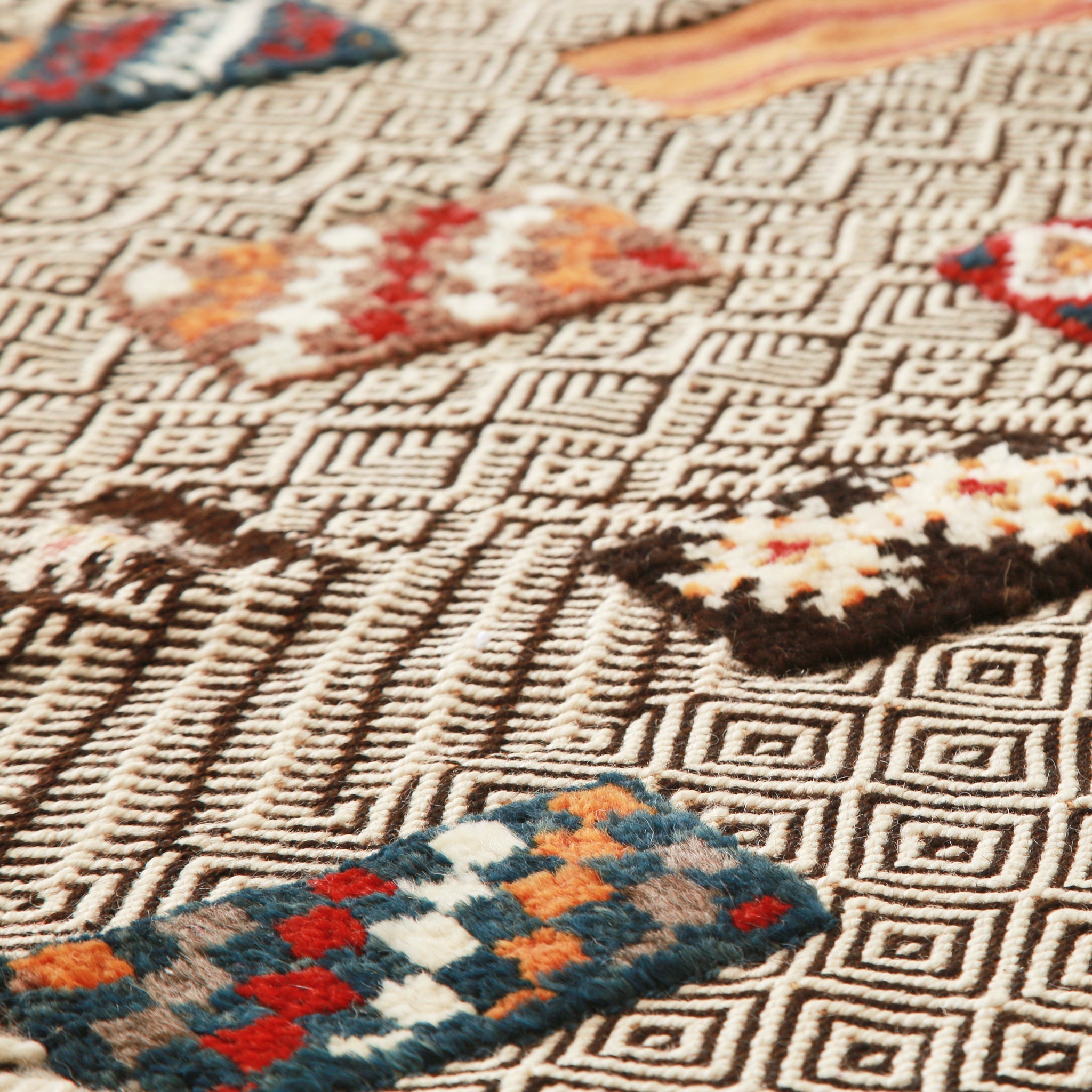 tappeto zanafi glaouoi a tessitura piatta con tre differenti tecniche di tessitura dettaglio ravvicinato 