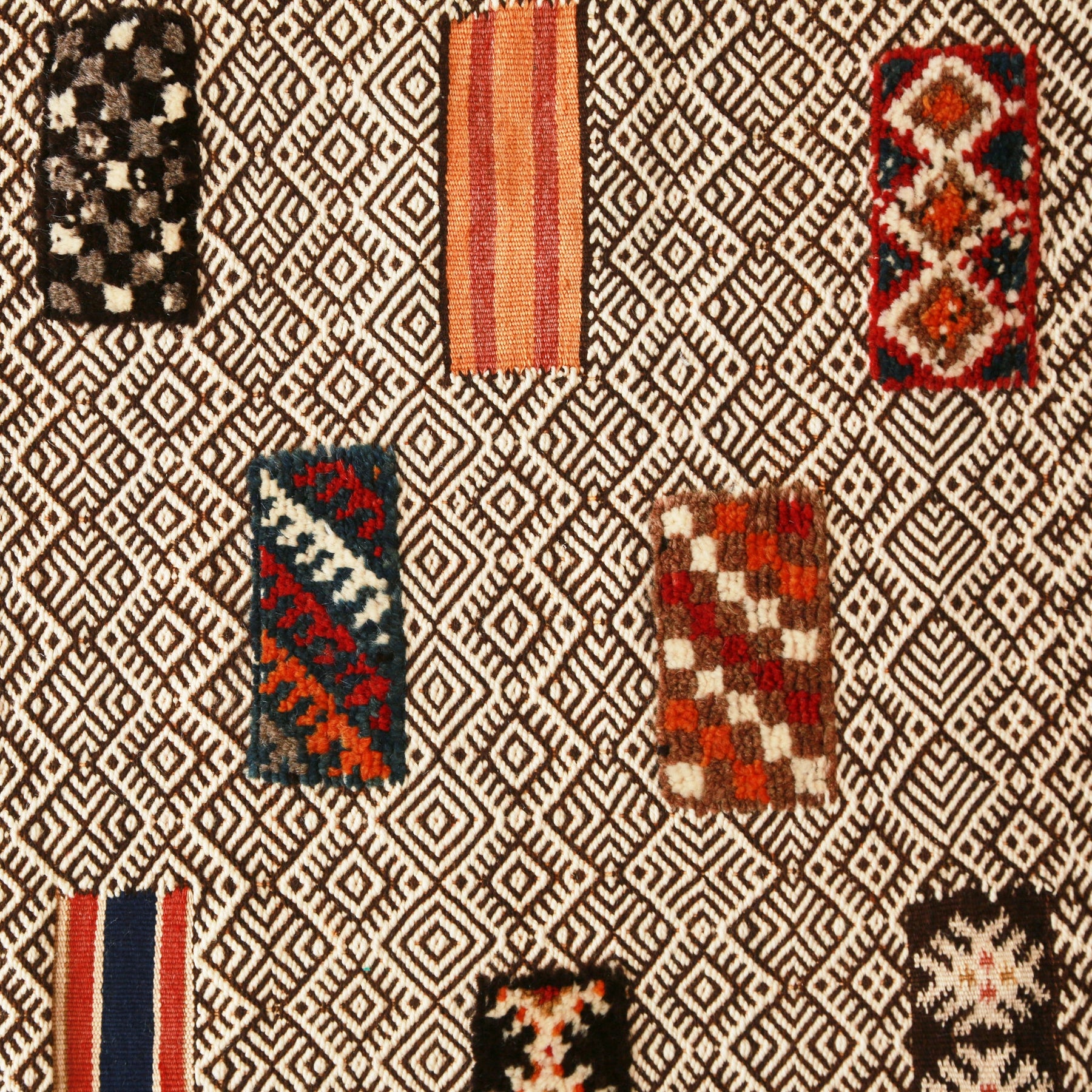tappeto zanafi glaouoi a tessitura piatta con tre differenti tecniche di tessitura dettaglio ravvicinato fotografato perpendicolarmente